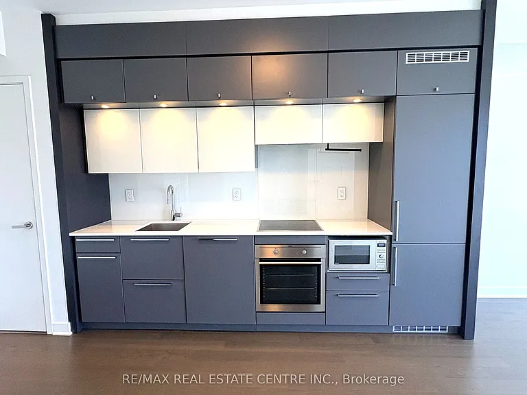 15 Grenville St #4710 — Photo 3
