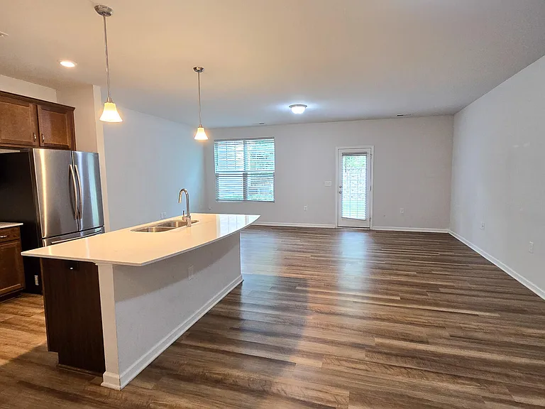 6137 Beale Loop — Photo 7