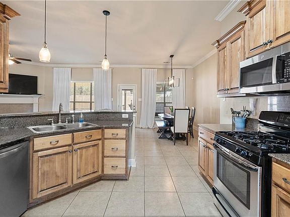 5th image of 632 Foxfield Ln
