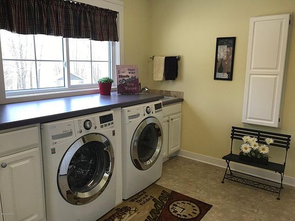 5th image of 11529 Windsor Dr NE