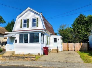 130 Farmland Rd, Lowell, MA 01850