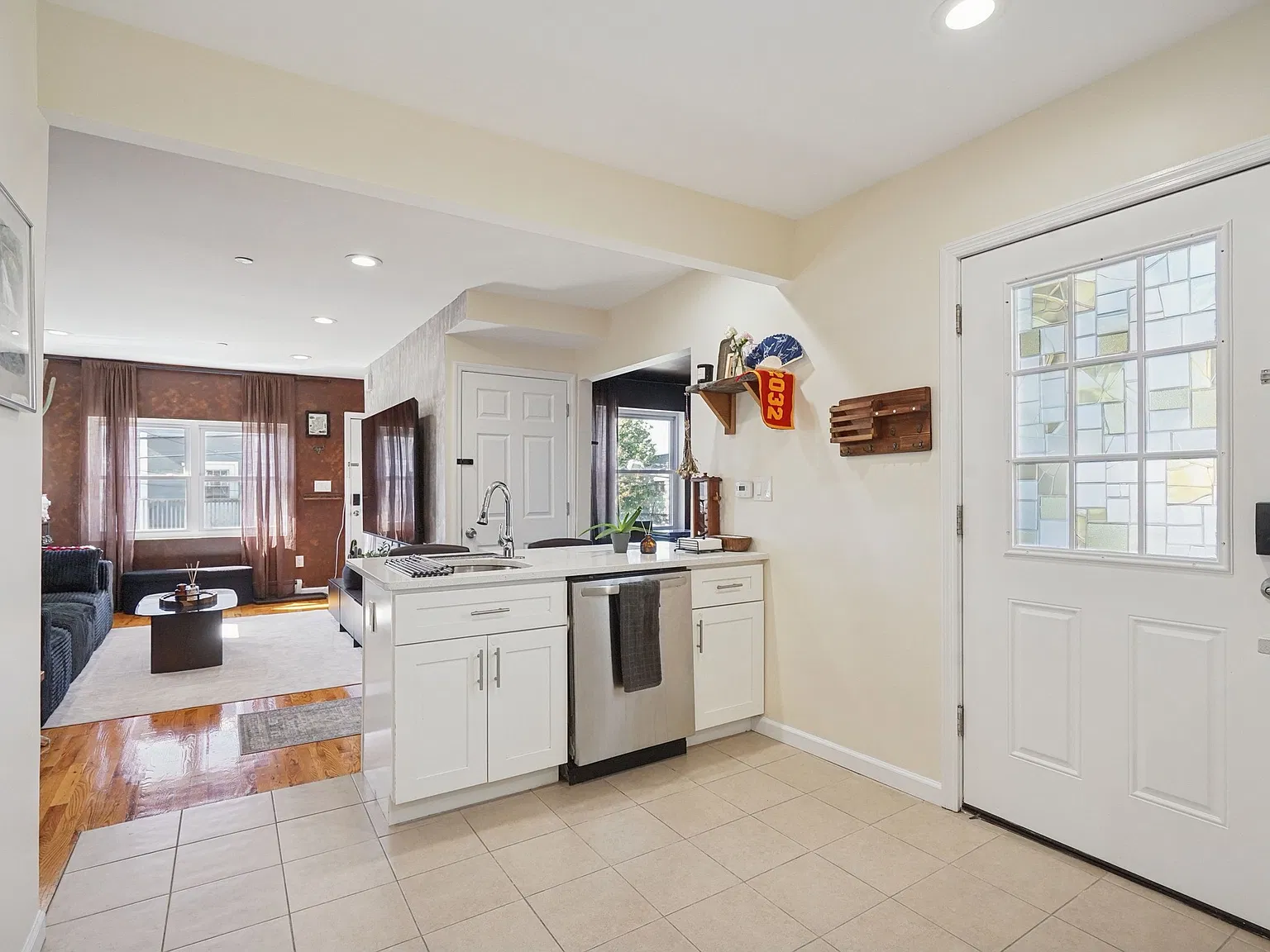2 bed, 900 sqft, $3,200 — Photo 4