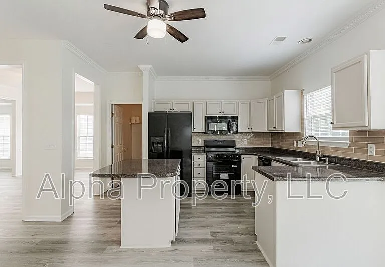 261 Highgate Cir — Photo 9