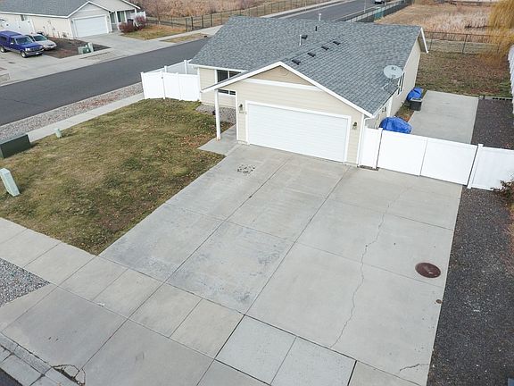 3rd image of 9422 W Caelen Ave