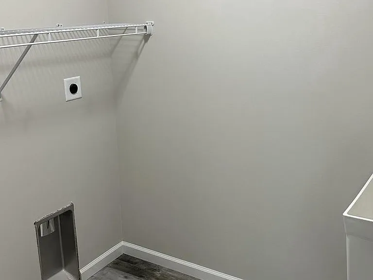 127 Delano Dr — Photo 16