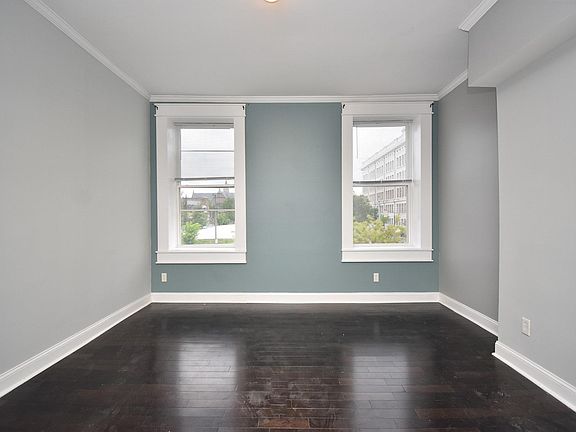 4th image of 139 E North Ave #2