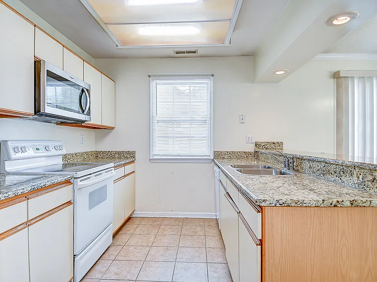 751 Ridge Cir — Photo 13