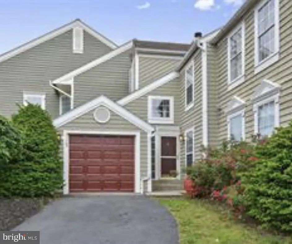 4 bed, 3.5 bath, 2988 sqft, $3,250 — Photo 1