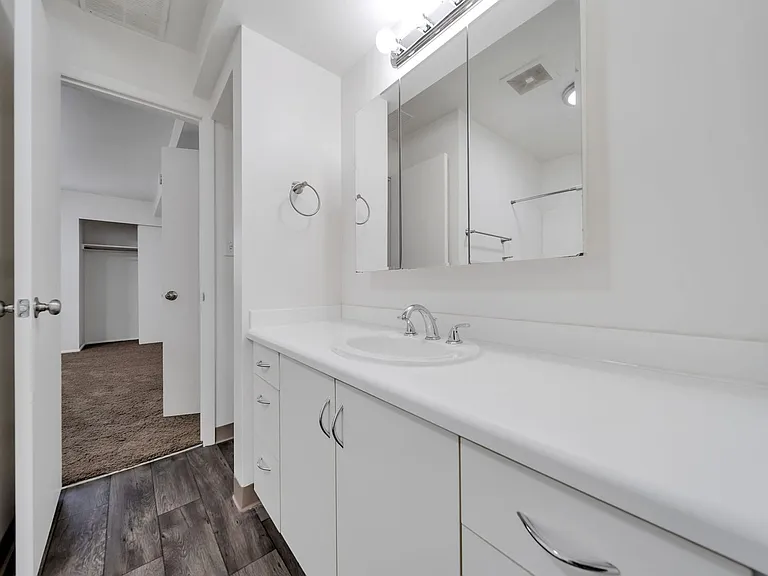 Capitol Reef Apartments — Photo 20