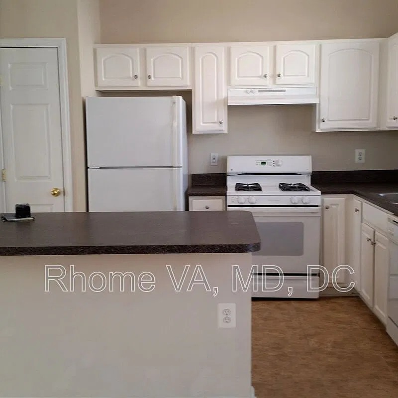 2 bed, 2.0 bath, 1195 sqft, $2,500 — Photo 2