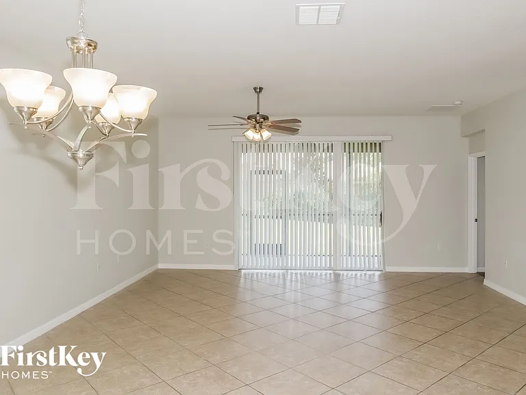 2309 Grantham Ave — Photo 3