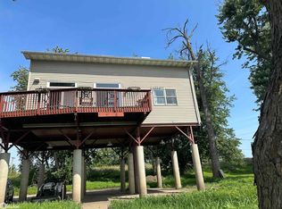 305 Edgewater Beach Rd, Burlington, IA 52601