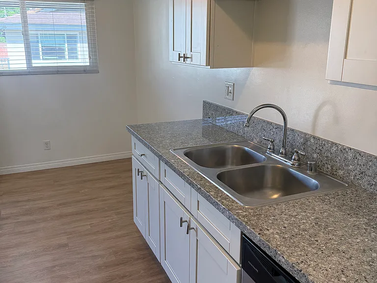 536 W Amerige Ave #C — Photo 6