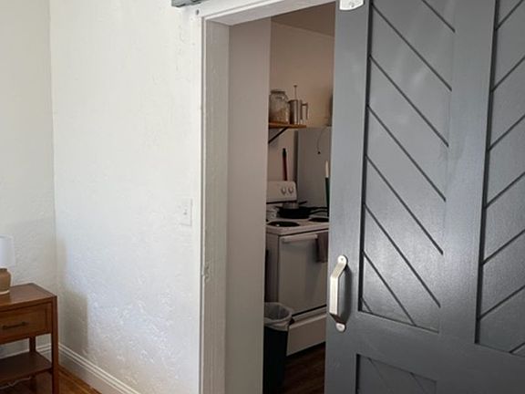 2nd image of 1335 Willis St