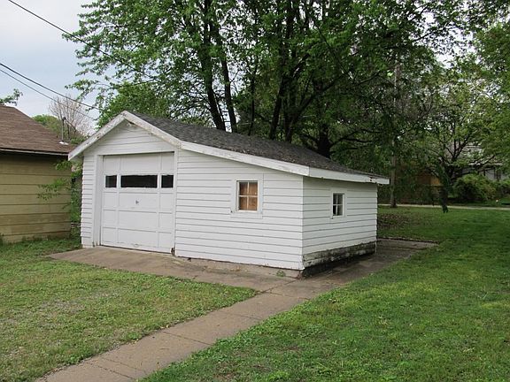 detached 1 car garage