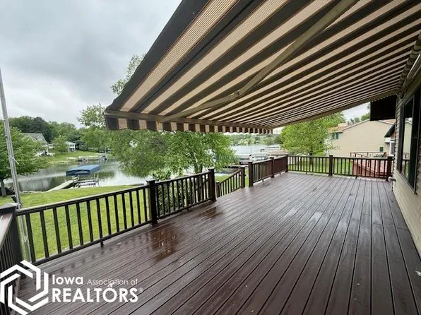 1015 Lakeshore Dr, Brooklyn, IA 52211
