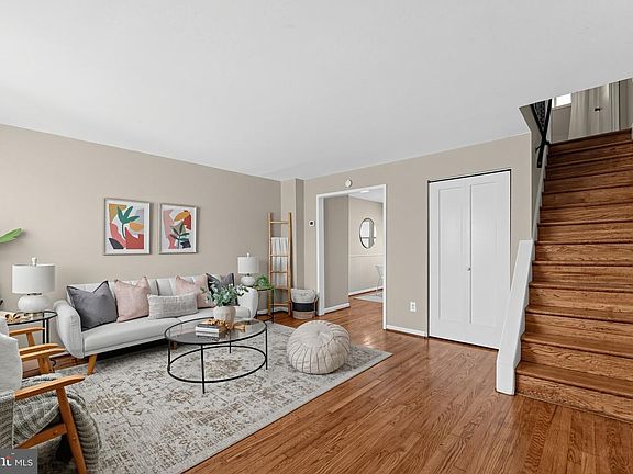 3rd image of 4222 Doris Ave