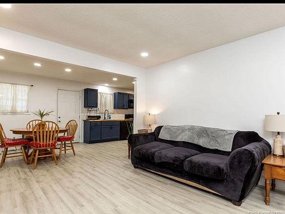 4th image of 3230 Periwinkle Dr