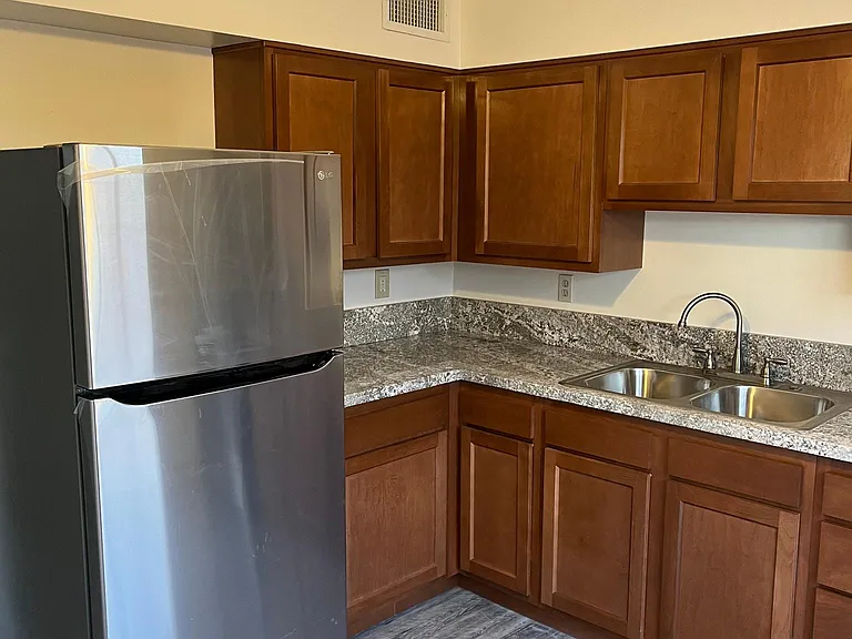 205 E Glenn St — Photo 3