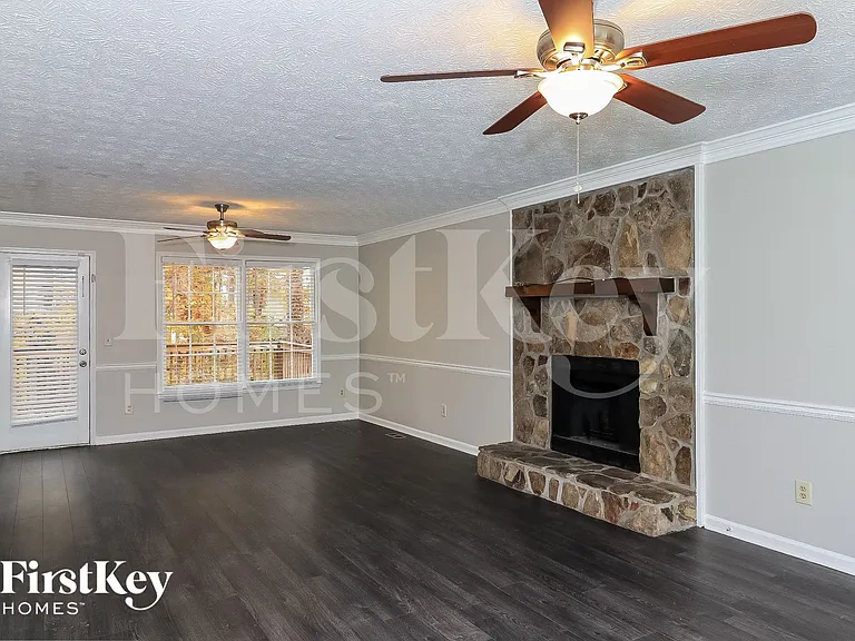 722 Altman Ct — Photo 2