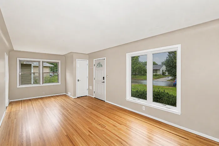 4 bed, 2.5 bath, 1859 sqft, $2,745 — Photo 4