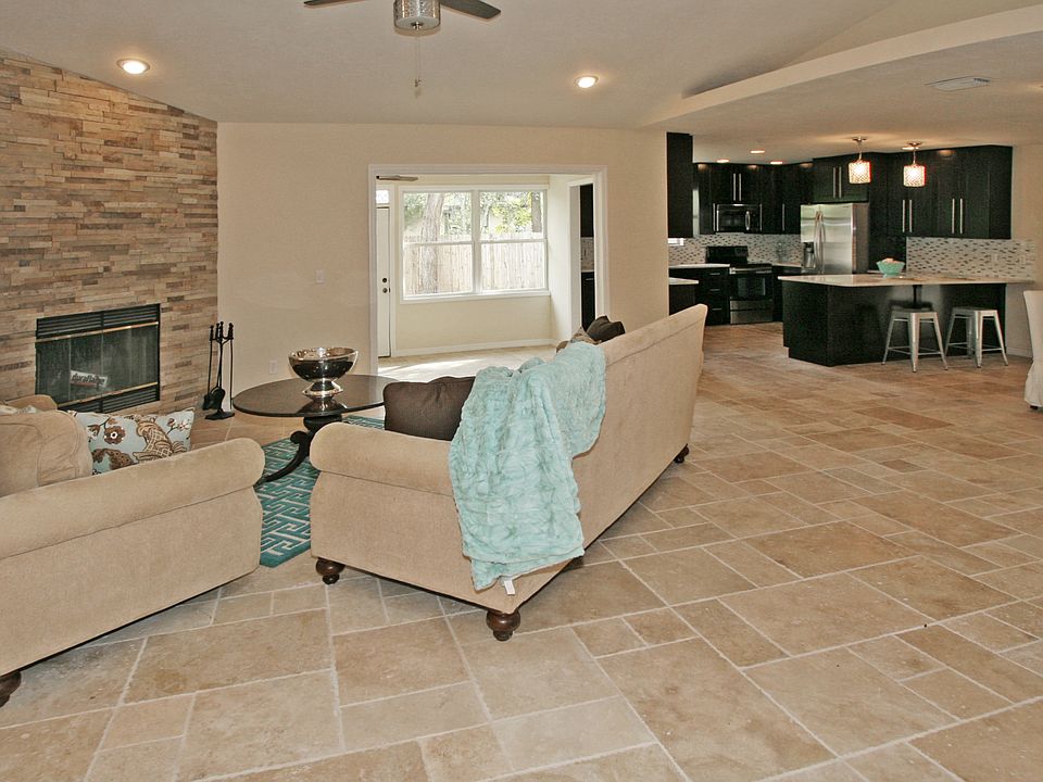 1st image of 15 Deanna Ct