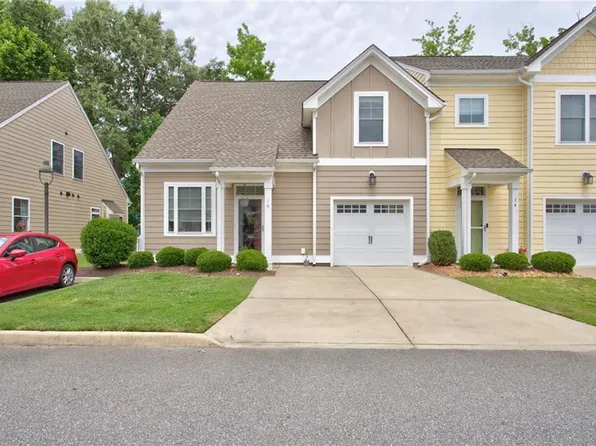 16 Village Park Ln, Poquoson, VA 23662