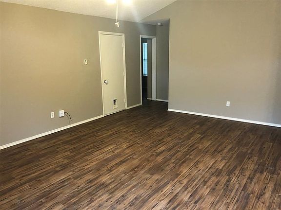 4th image of 1205 Glen Creek Dr