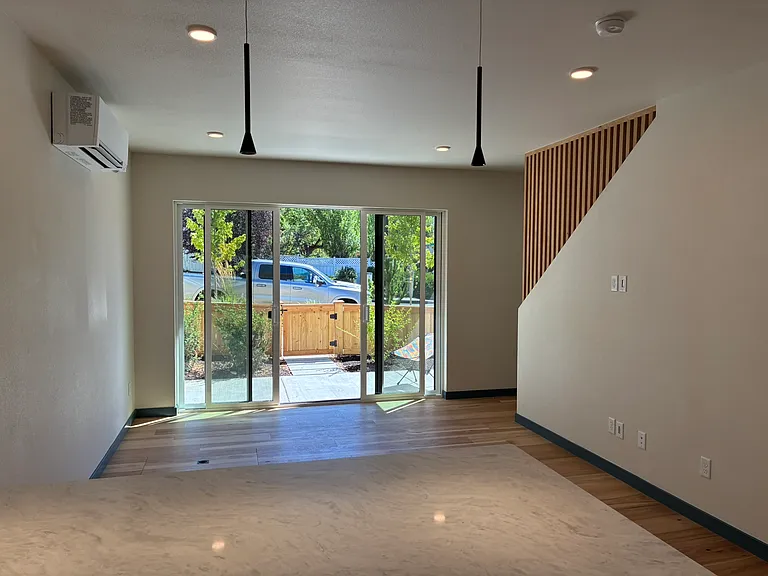 910 NE Norton Ave #1 — Photo 6