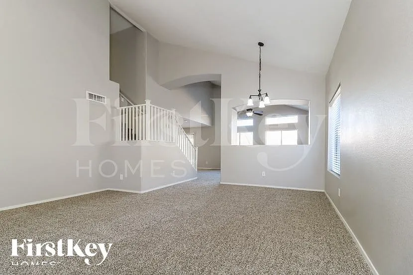 3 bed, 2.5 bath, 1749 sqft, $2,270 — Photo 4