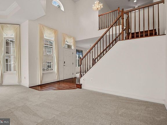 5th image of 810 Hidden Bluff Cir