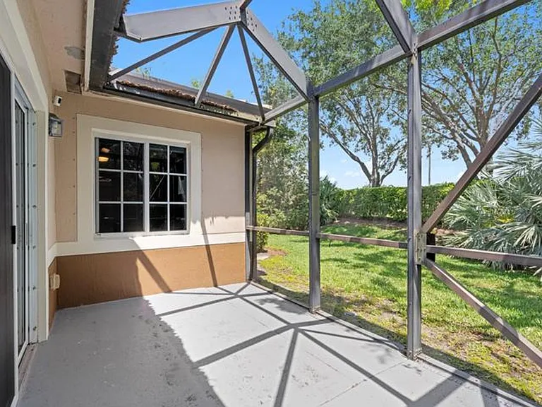 6685 Old Farm Trl — Photo 12