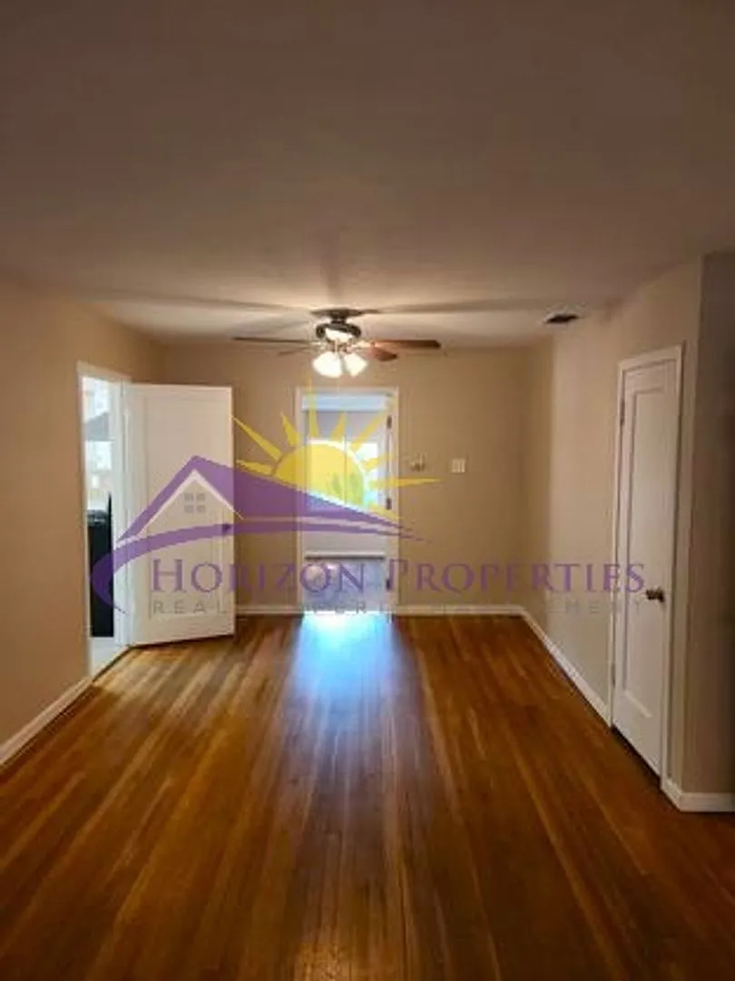 Unique 3 Bed 1 Bath 1,272 sqft home in Oak Park — Photo 4