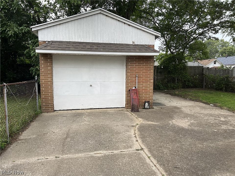 2nd image of 1524 W 23rd St