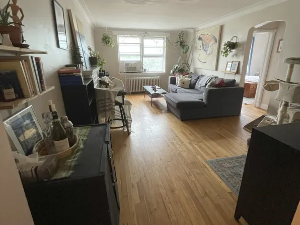 600 Laurier Ave W, Ottawa, ON