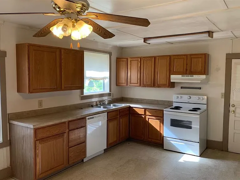 4025 SW 20th Dr — Photo 2