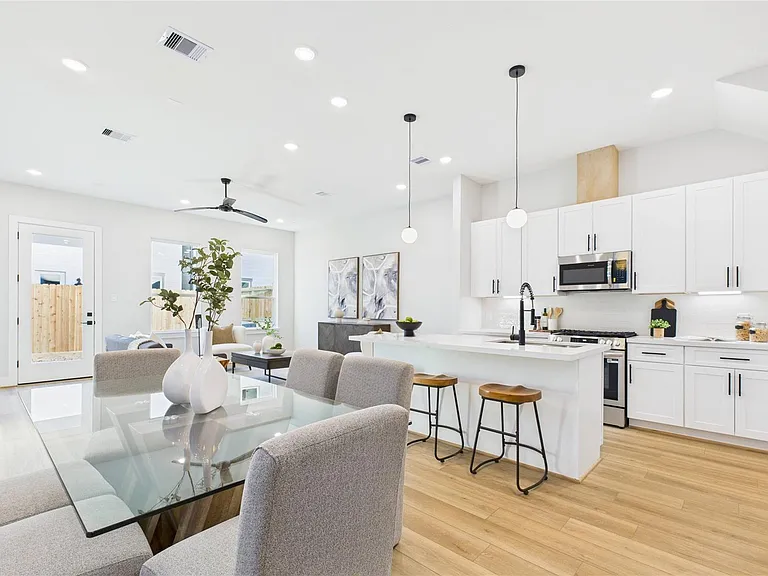 5027 Golden Forest Dr #C — Photo 2