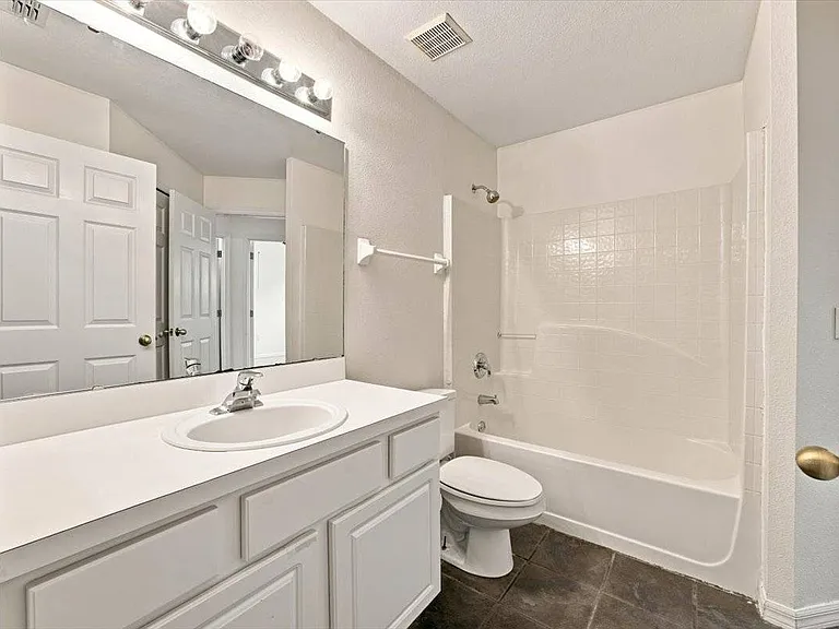 2393 Paulette Dr — Photo 15