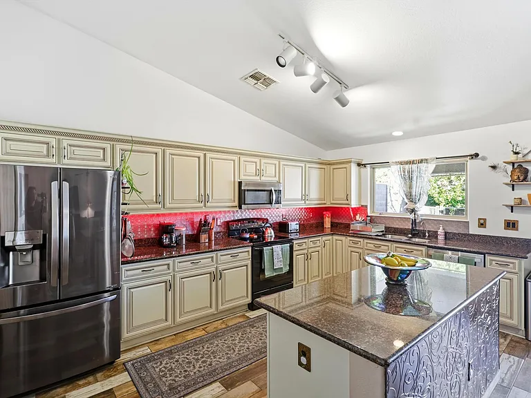 15276 W Watson Ln — Photo 18