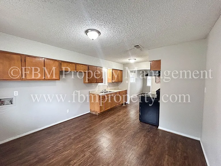 1603 S Hall St #A — Photo 8