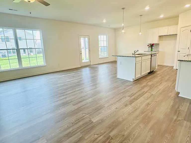 2380 Geranium Ln — Photo 8