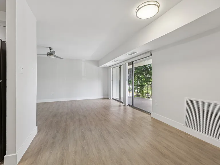 Lafayette Apartments — Photo 9
