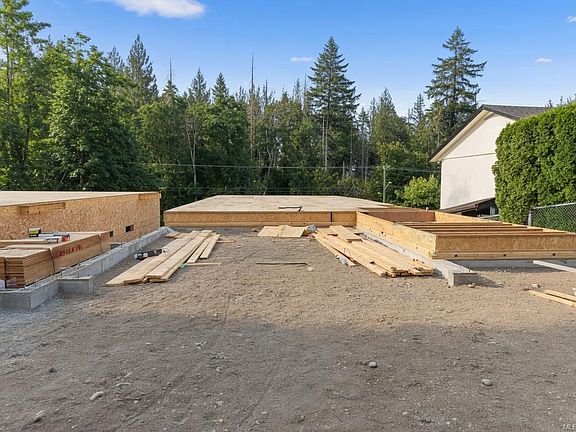 4th image of 218 Emery Way