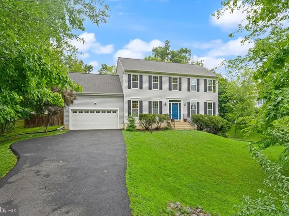 8930 Jameson St, Lorton, VA 22079