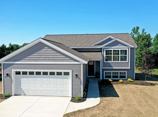 713 Chary Glen Dr, Kent City, MI 49330