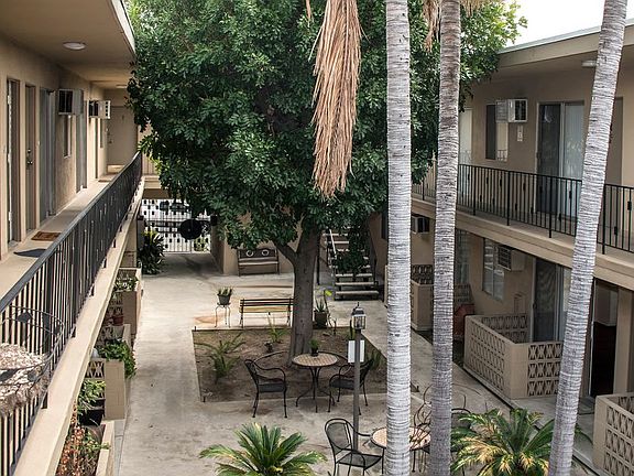 5th image of 445 E Verdugo Ave