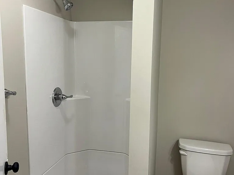 1st fl full bath