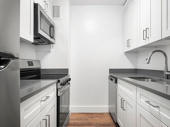 4th image of 115 Morton St APT 4B