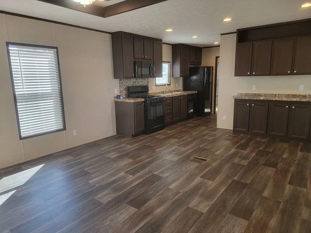 3 bed, 2.0 bath, 1056 sqft, $1,599 — Photo 3