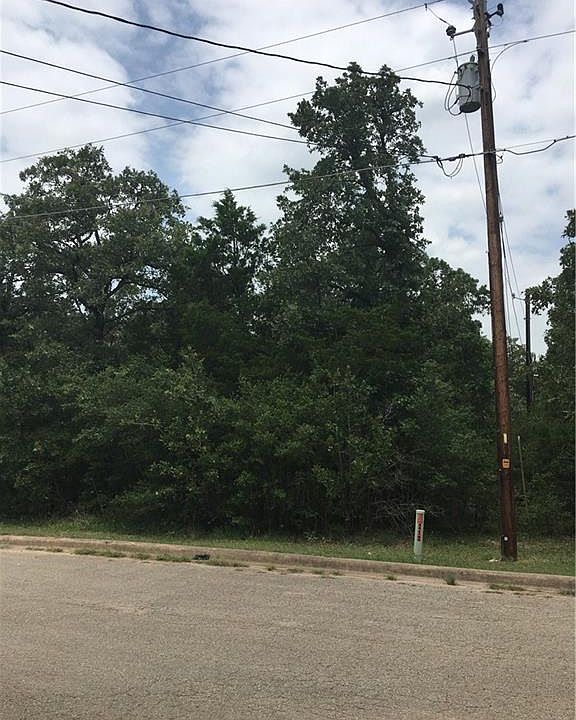 2nd image of 276 W Oak Loop